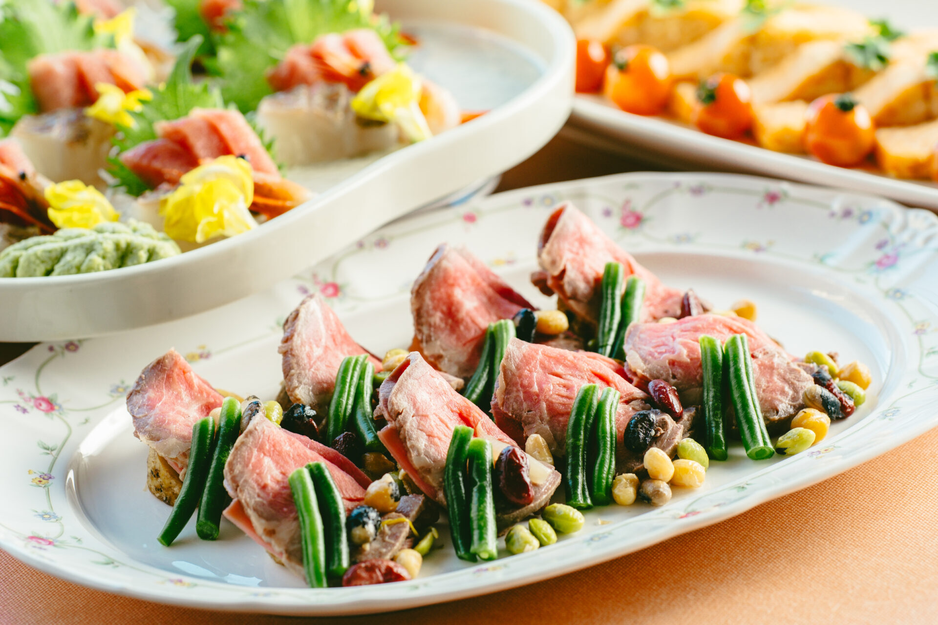 通年宴会プラン＿大皿料理＿人気のローストビーフ